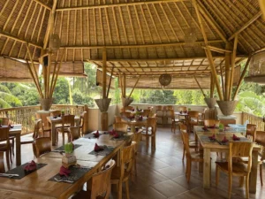 how to photograph a restaurant