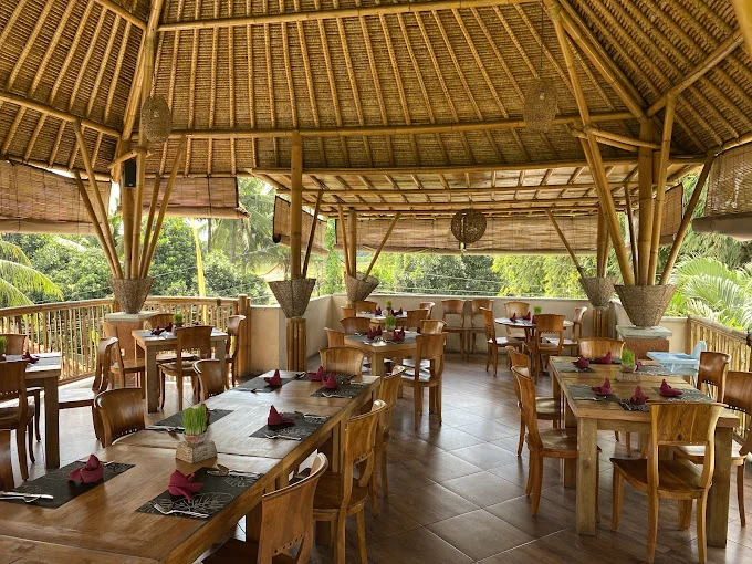 how to photograph a restaurant