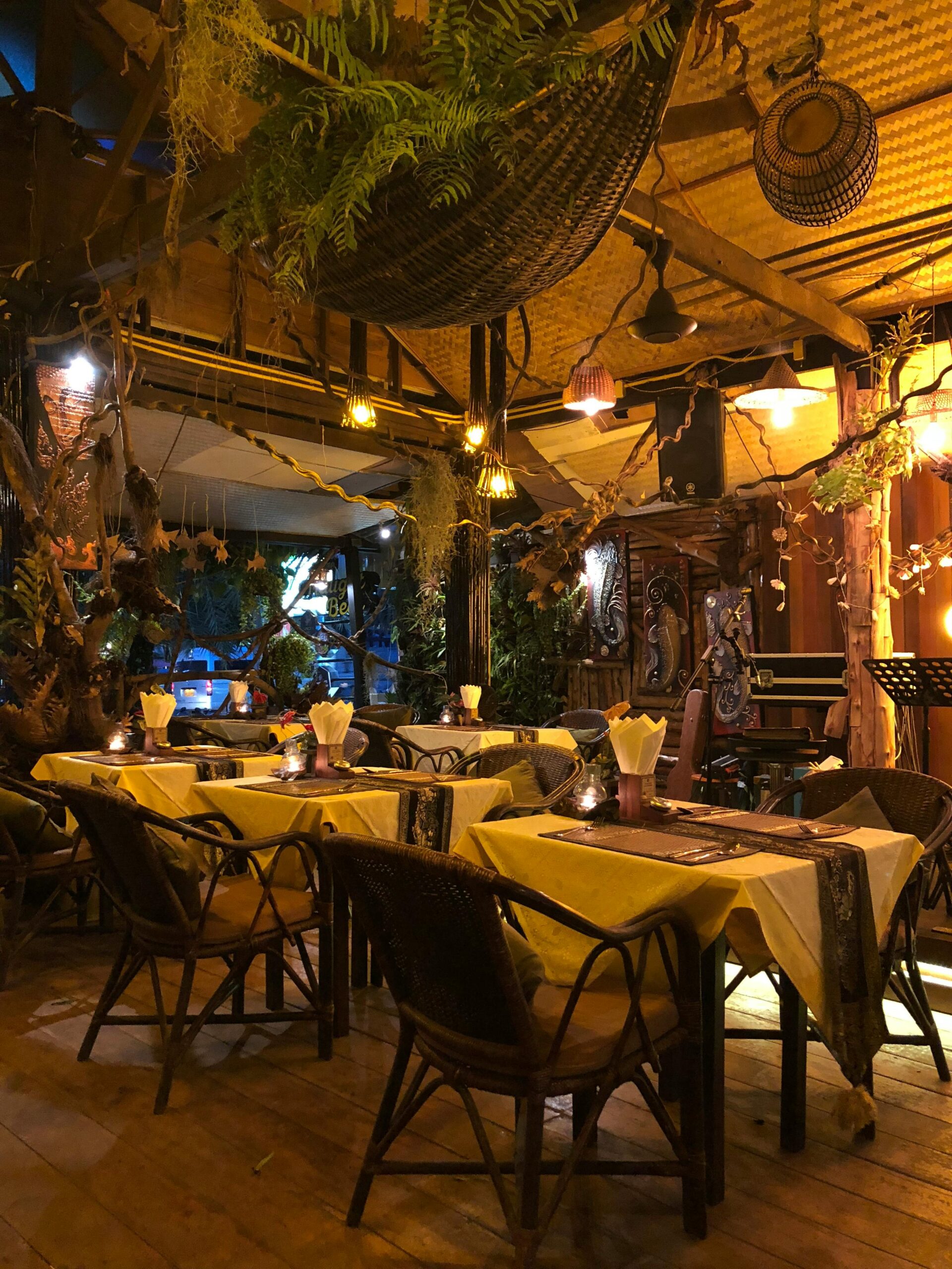 Foto restoran premium hasil dokumentasi Restoshoot dengan pencahayaan estetik.