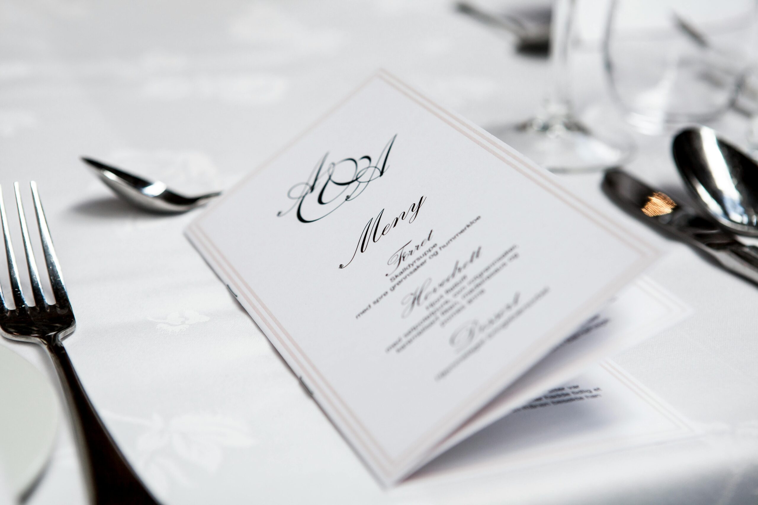 Foto menu estetik restoran hasil karya Restoshoot dengan pencahayaan natural dan styling profesional.